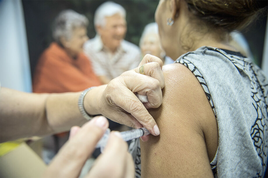 A vacina contra gripe não previne contra o coronavírus