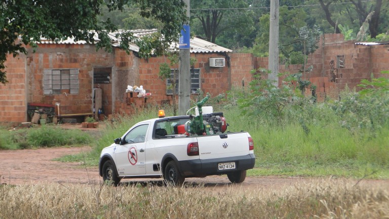 A população deve abrir portas e janelas enquanto os veículos passarem pelas ruas