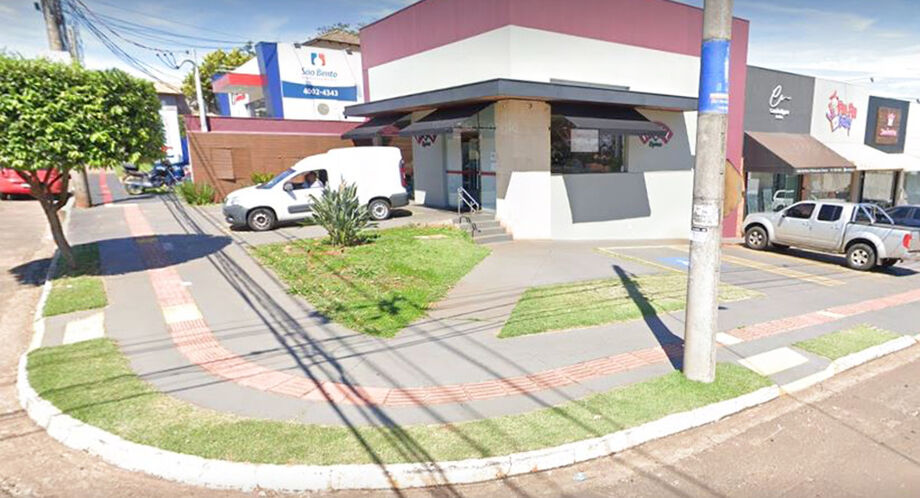 Funcionários de uma padaria no bairro Chácara Cachoeira, em Campo Grande, passaram por momentos de tensão na noite de ontem (27)