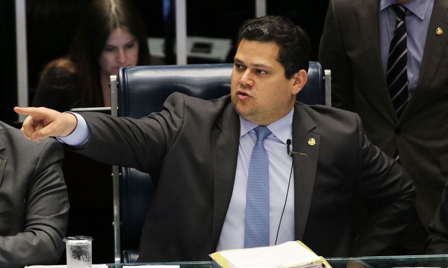 O presidente do Senado, Davi Alcolumbre (DEM-AP), convocou sessão do conjunta do Congresso para a próxima terça-feira