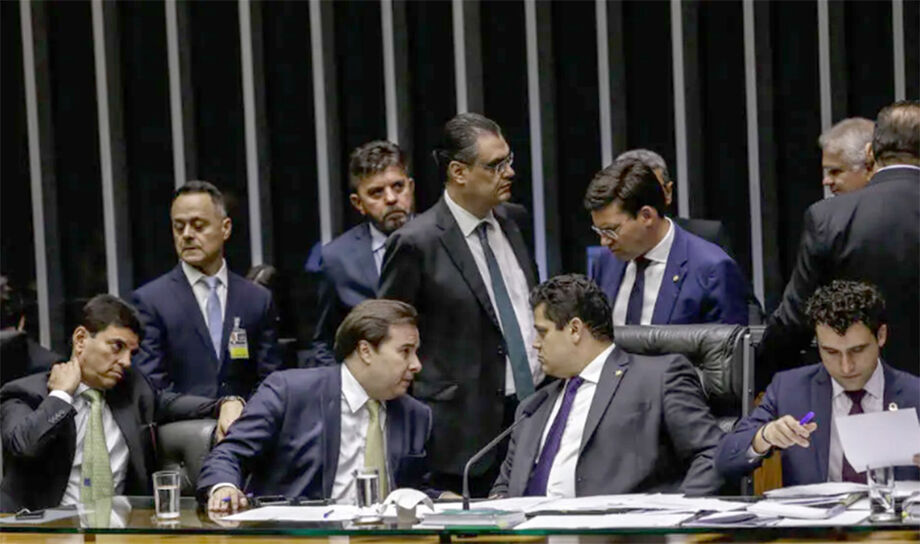 O presidente da Câmara, Rodrigo Maia, e do Senado, Davi Alcolumbre; presidentes do Legislativo devem se reunir com Bolsonaro na segunda, 2