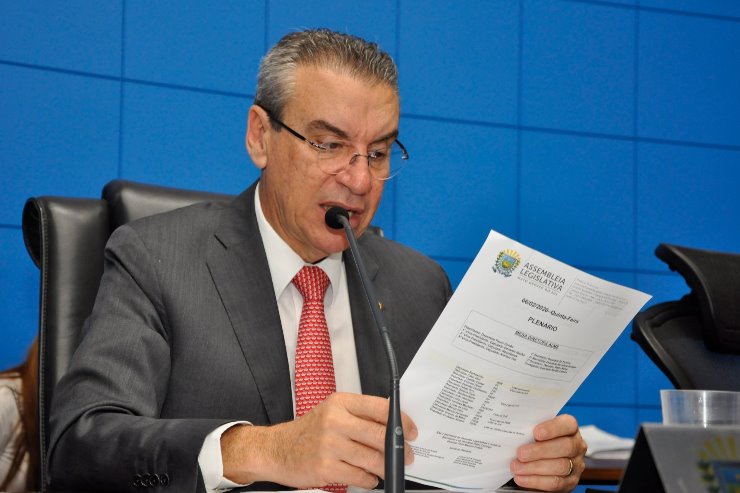 O presidente Paulo Corrêa alega que o uso dos aparelhos eletrônicos é indispensável nos dias atuais
