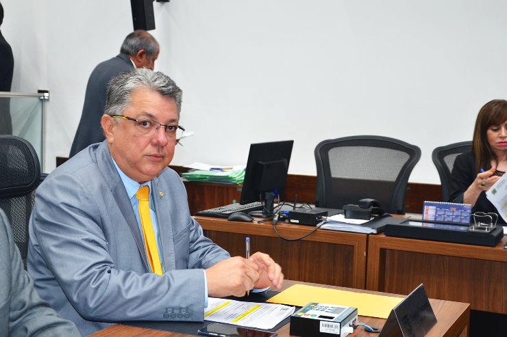 A estrada vai dar dignidade e acessibilidade à população que espera esse benefício há mais de 100 anos, disse Evander