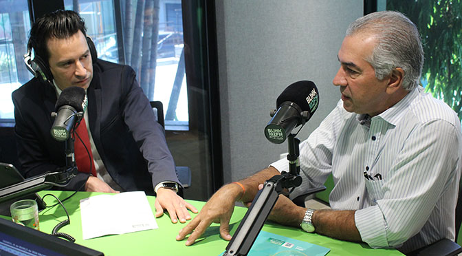 O governador participou do programa de rádio da Blink