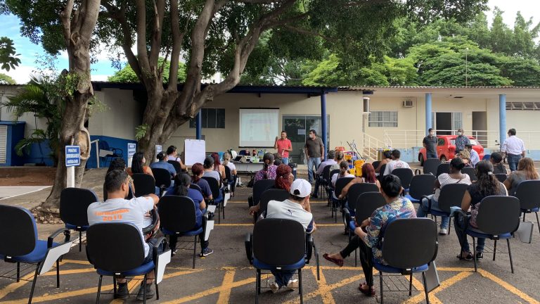 A capacitação aconteceu no estacionamento da Sesau (Secretaria Municipal da Saúde), os profissionais irão trabalhar na área de limpeza e conservação dos seguintes locais; UPAs, CRS, CAPs, UBS, UBSF, casas de acolhimentos da Sesau, policlínicas , CEM , lab