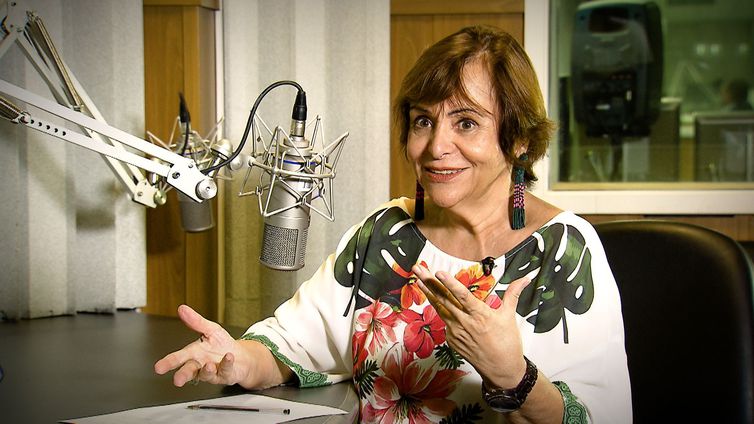 A equipe do programa Caminhos da Reportagem foi até a Terra do Meio, no Pará, conhecer essa realidade vivida por vários ouvintes da Rádio Nacional da Amazônia, uma das poucas emissoras de ondas curtas do país.