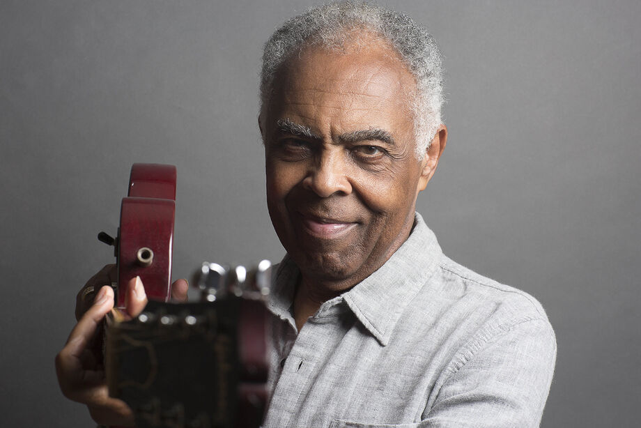 Podemos esperar boas histórias vindas dos dois lados, com Gilberto Gil, de 77 anos, sendo levado a contar histórias que tenha vivido