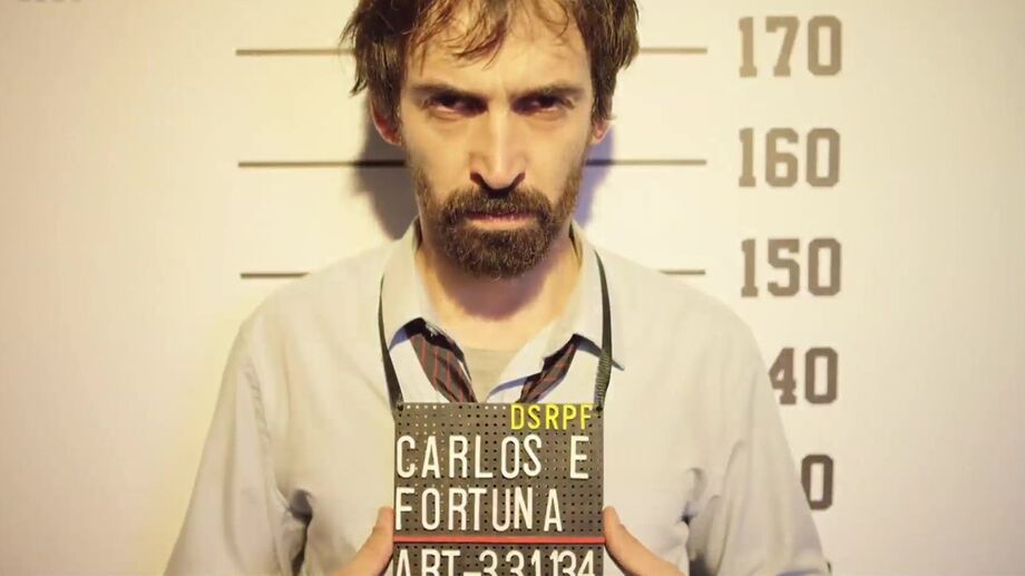 Julio Andrade vive defensor público que é confundido com criminoso
