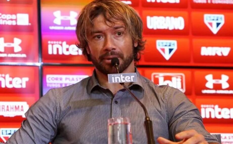 Diego Lugano foi ídolo como jogador e hoje é dirigente do São Paulo