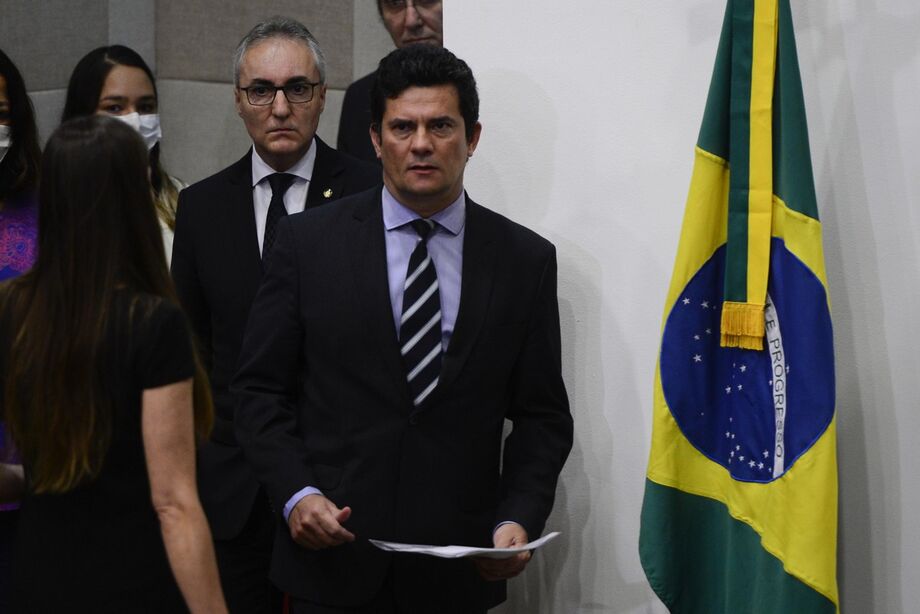 O objetivo é apurar se foram cometidos os crimes de falsidade ideológica entre outros crimes.