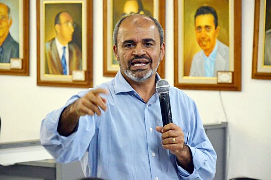 O autor é coordenador do Núcleo de Estudos da Criança e do Adolescente – NECA/UESB