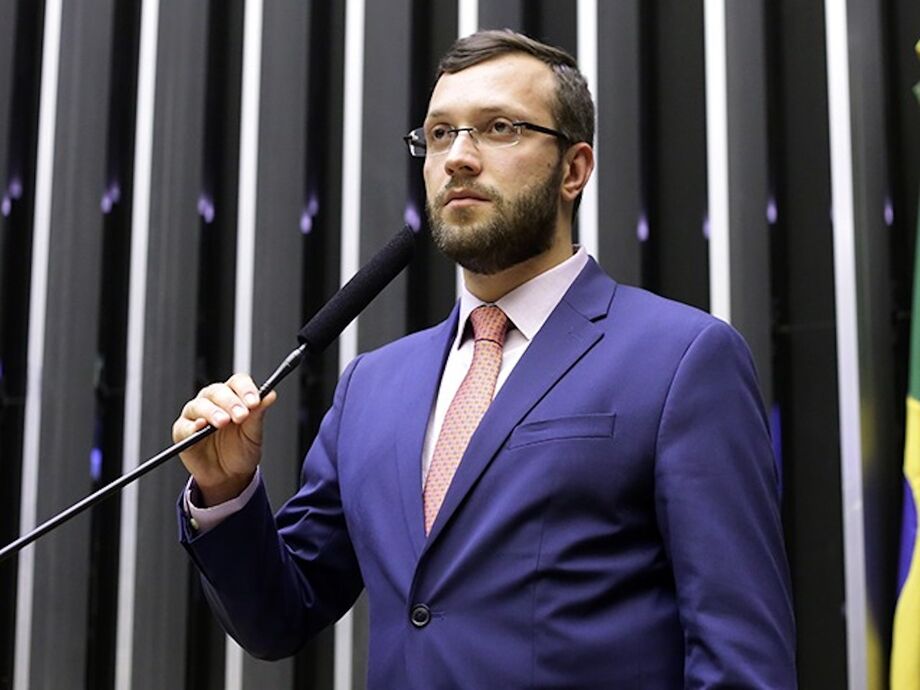 Aliado do presidente, Barros foi denunciado por descumprir medidas sanitárias preventivas ao coronavírus quando liderou, em 15 de março, manifestações a favor do governo em Londrina