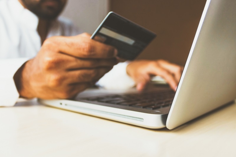 No ano passado, o faturamento do e-commerce brasileiro cresceu 16,3%, para R$ 61,9 bilhões.