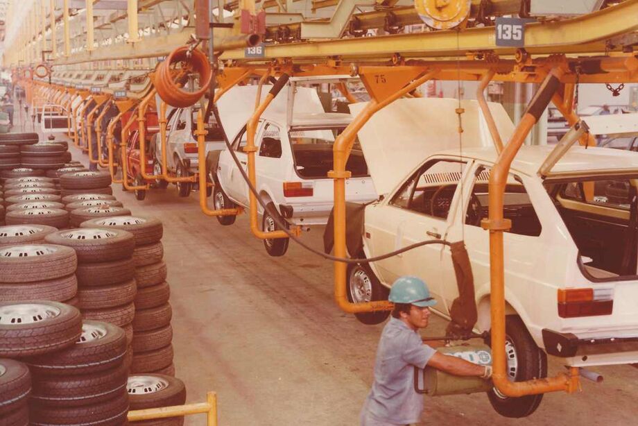 Gol foi projetado e desenvolvido pela Volkswagen do Brasil. Dois anos depois de lançado, já alcançava 100 mil unidades