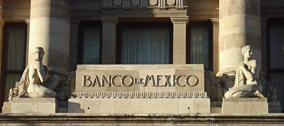 O Banco Central do México (Banxico) decidiu nesta quinta-feira, 14, cortar sua taxa básica de juros em meio ponto porcentual, a 5,50%