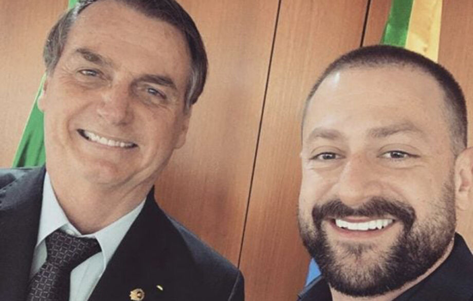 Em seu perfil no Linkedin, Marsili inclui no currículo o curso de filosofia do guru de Bolsonaro, Olavo de Carvalho