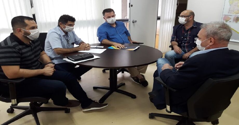 A reunião contou com a presença do prefeito Guilherme Alves Monteiro, o secretário municipal de Saúde Jorge Cafure Júnior, e os diretores do Hospital Marechal Rondon, Élcio de Barros Galicia (presidente) e Tony E. Siqueira (diretor administrativo).