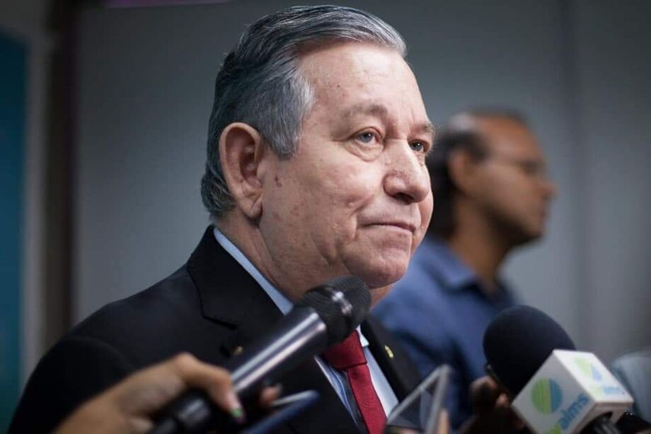 Conforme o parlamentar, os profissionais de saúde e segurança pública são os únicos vetores de contaminação neste ambiente