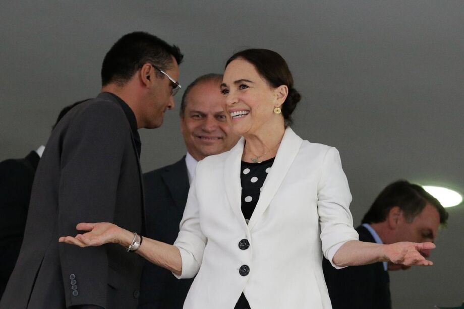 A atriz pediu ao presidente para deixar o cargo e voltar a São Paulo, onde pretende ficar mais próxima da família e poderá ocupar uma função do governo federal na cidade