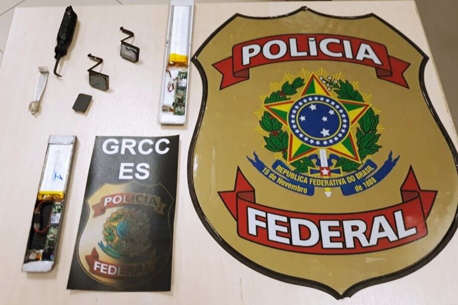 Policiais federais prenderam, no Espírito Santo, dois homens acusados de clonar cartões magnéticos de beneficiários de programas sociais como o Bolsa Família e que estão recebendo o auxílio emergencial de R$ 600