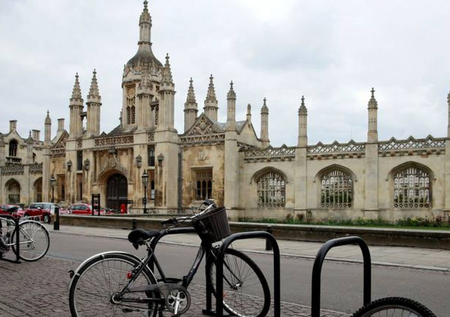 A Universidade de Cambridge, uma das mais tradicionais do Reino Unido, tornou-se uma das primeiras do mundo a anunciar que todas as suas aulas serão ministradas online no próximo ano acadêmico, em 2021