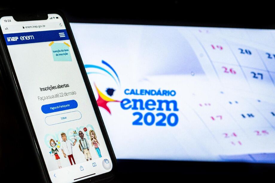 A derrota na véspera no Senado e a possibilidade de a Câmara também aprovar o adiamento, a contragosto do governo, o fez mudar de ideia horas depois.