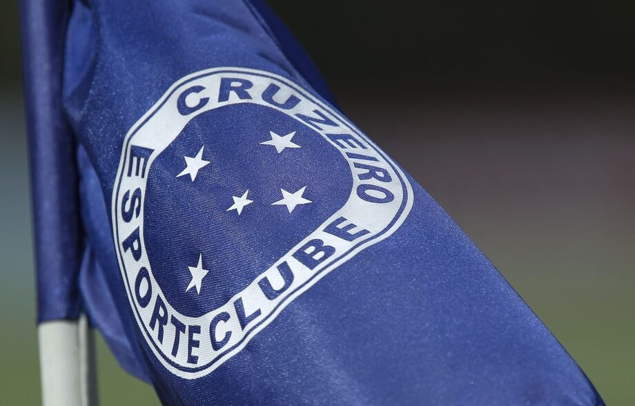Quem for o escolhido para comandar o Cruzeiro, assumirá um clube em grave crise financeira, política e técnica, iniciada no ano passado e que eclodiu com graves denúncias contra a gestão do então presidente Wagner Pires de Sá