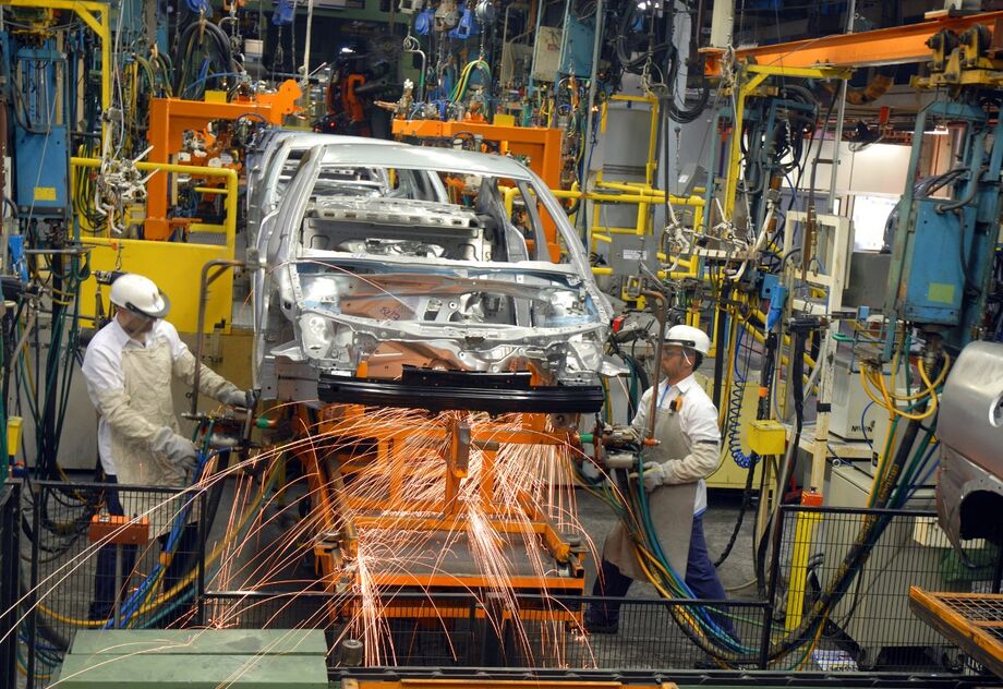 Já o PMI de serviços do bloco avançou da mínima recorde de 12 para 28,7 no mesmo período.