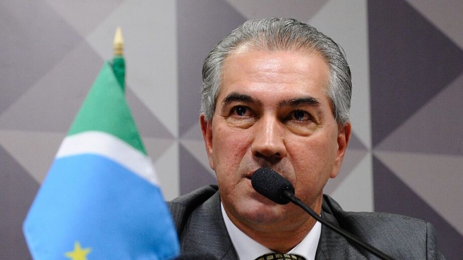 Todos nós estamos dando uma cota de sacrifício, é um momento ímpar da história do nosso País. A maioria dos governadores entende a importância de vetar esse artigo (sobre reajuste de servidores), disse Azambuja.
