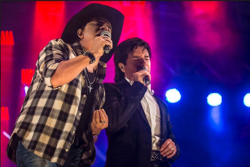 Não será a primeira live de Chitãozinho e Xororó nessa quarentena, mas o show desta sexta-feira, às 20h, deve ser especial por trazer novidades e inovação