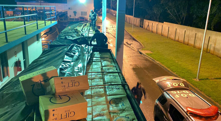 O homem informou que foi contratado para pegar o veículo já carregado em Tacuru (MS) e levar até Toledo (PR)