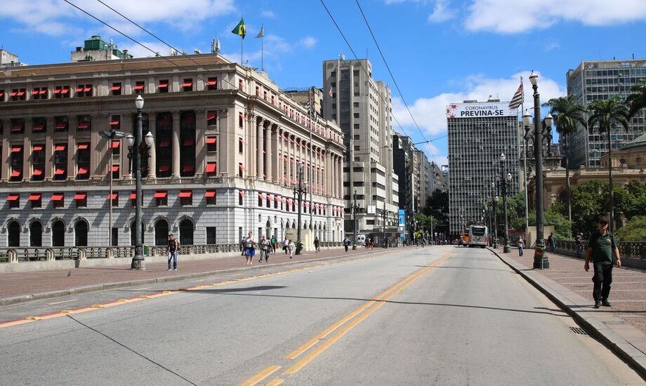 Mesmo com feriado prolongado nos dias anteriores e ponto facultativo na cidade de São Paulo, o índice de isolamento social no Estado caiu nesta sexta-feira, 22, para 48%, atingindo a menor taxa dos últimos três dias