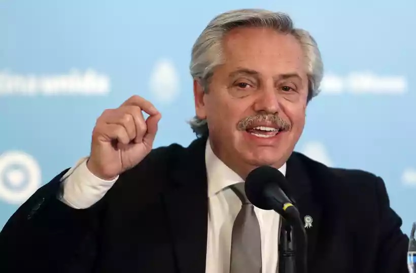 O governo argentino prorrogou a quarentena no país até 7 de junho, informou o presidente do país Alberto Fernández em uma coletiva de imprensa, na noite de sábado (23/5).