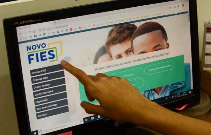 O Fies é o programa do MEC que concede financiamento a estudantes em cursos superiores privados