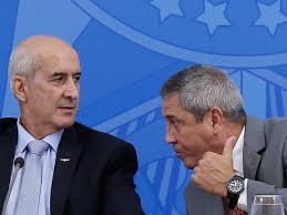 Ministro-chefe da Secretaria de Governo e general da ativa, Luiz Eduardo Ramos e o ministro-chefe da Casa Civil, Walter Braga Netto