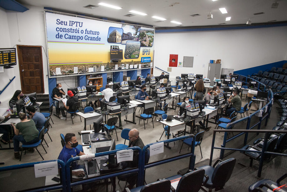 Os débitos podem ser parcelados em até 6 vezes, com desconto de 75% sobre os juros e multa, ou em até 12 vezes, situação em que o percentual de remissão será de 30%