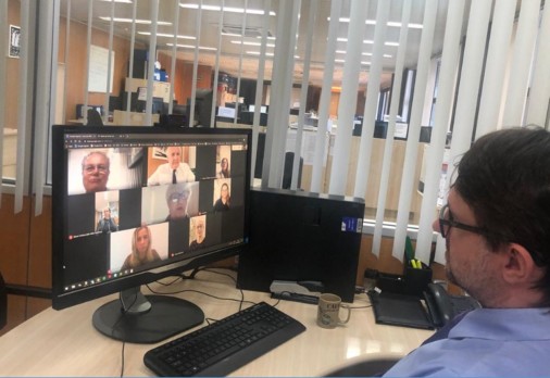 Entre os assuntos discutidos, foi levantada também a realização do curso de libras pela Ejud-MS, sendo que este em questão já foi elaborado, mas não foi colocado em prática por conta, justamente, da pandemia.