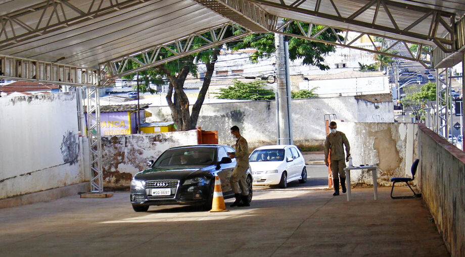 A partir desta semana, testes rápidos também serão usados nos drive thrus.