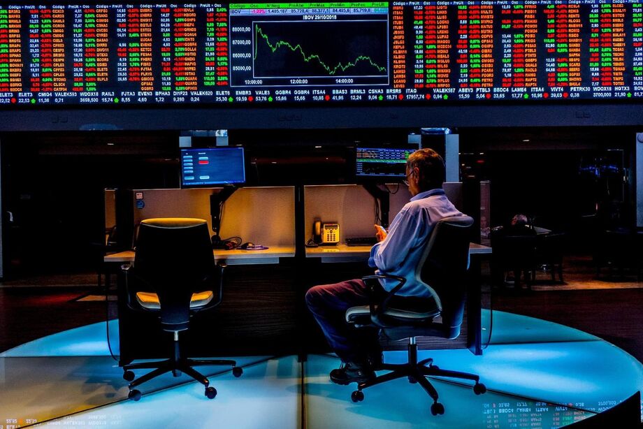 Na contraparte, os bancos diminuíram de 3.748.749 para 3.719.529 contratos em aberto