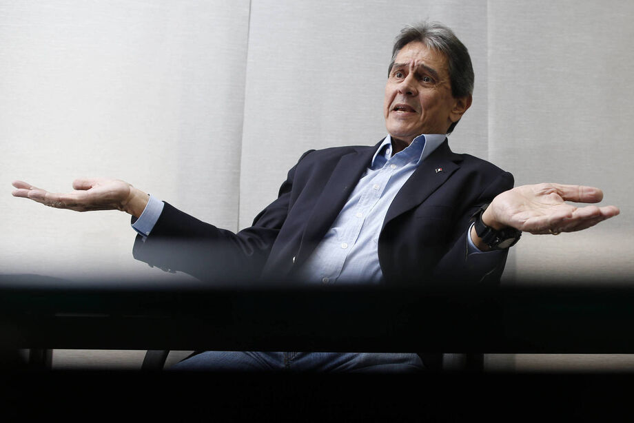 Em aproximação com Bolsonaro nos últimos meses, Jefferson chegou a postar, no início de maio, uma foto em que segura um fuzil e diz estar se preparando para o bom combate contra o comunismo, contra a ditadura, contra a tirania, contra os traidores, con