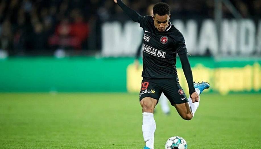 Zagueiro Paulinho atua pelo Midtjylland, líder do campeonato dinamarquês