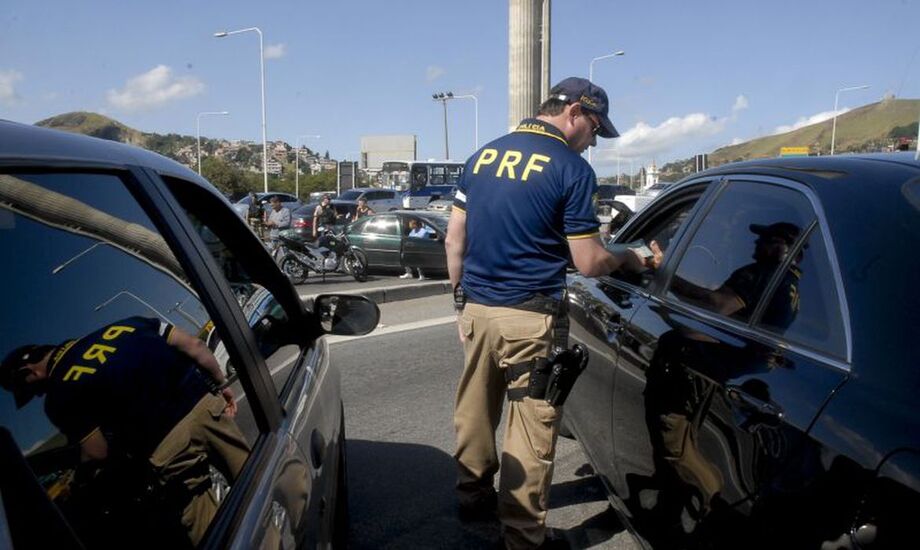 A identificação dos suspeitos foi feita com o apoio da PRF, que fez filmagens e identificou os motoristas.