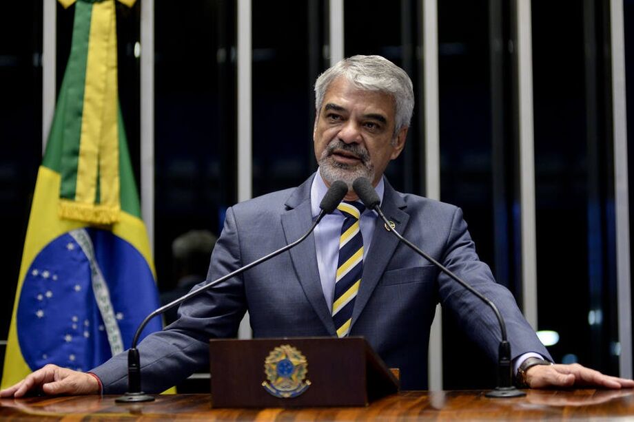 Investigado por corrupção ativa, corrupção passiva e lavagem de dinheiro. “Por que Michel Temer - tão corajoso para usurpar cargo que não é seu - treme com a possibilidade de que Cunha faça uma delação premiada?”, postou no Twitter em 2016.