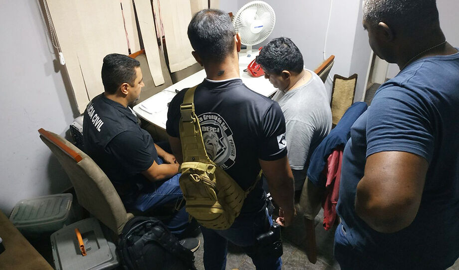 A ação é coordenada pela Delegacia de Proteção à Criança e ao Adolescente (Depca) desde as primeiras horas desta quinta-feira