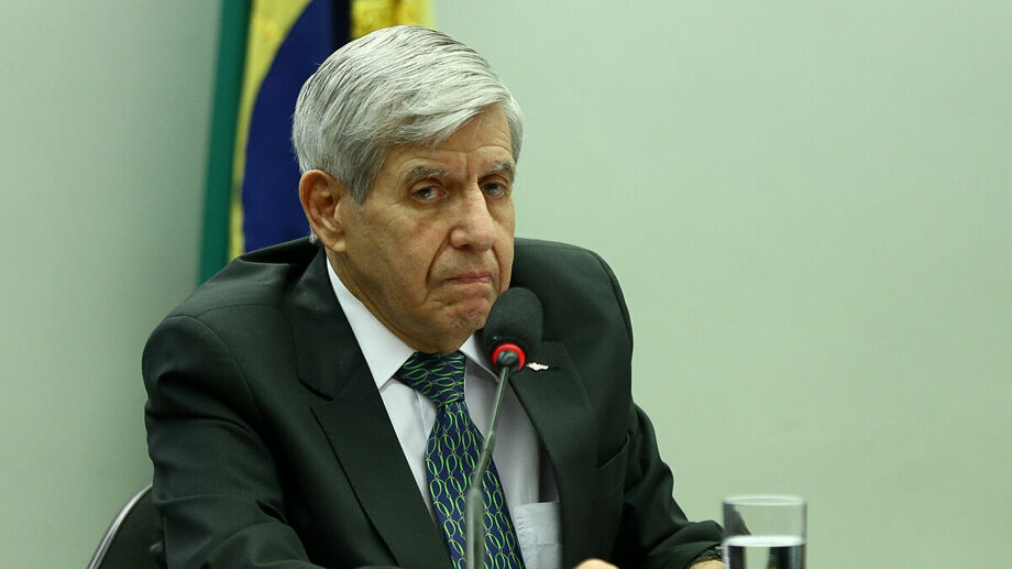 Segundo ele, caso ficasse calado sobre a possibilidade de apreensão, indicaria estar concordando com a possibilidade de recolher o celular do presidente.