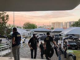 A PF aponta ainda que há ainda indícios de que um dos aparelhos que não estava no depósito da empresa tenha sido adquirido por uma prefeitura do interior do Estado pelo triplo do valor que constava no contrato com a Prefeitura de Recife.