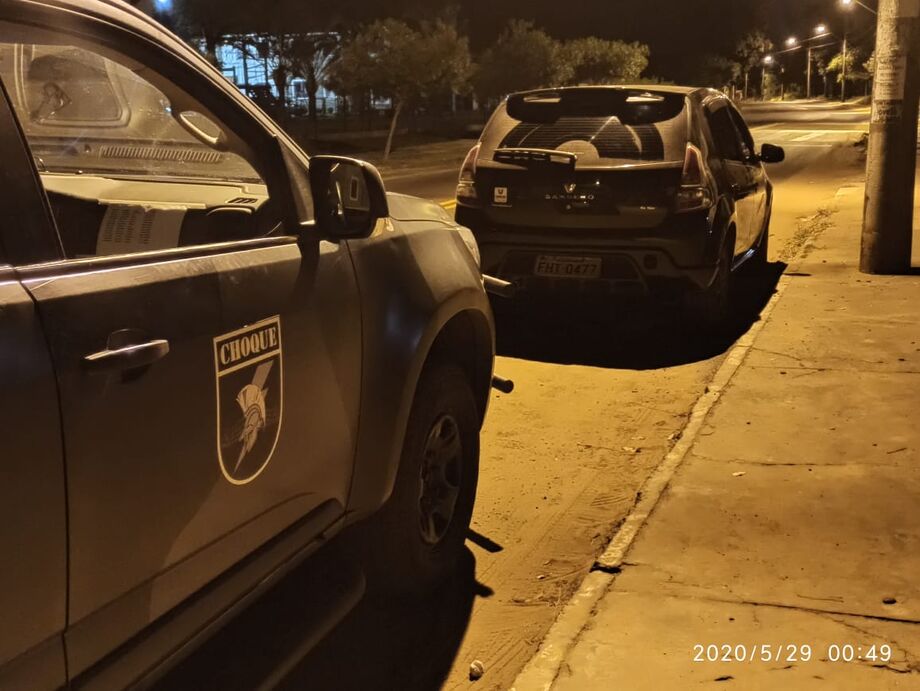 Veículo roubado foi abandonado na Três Barras