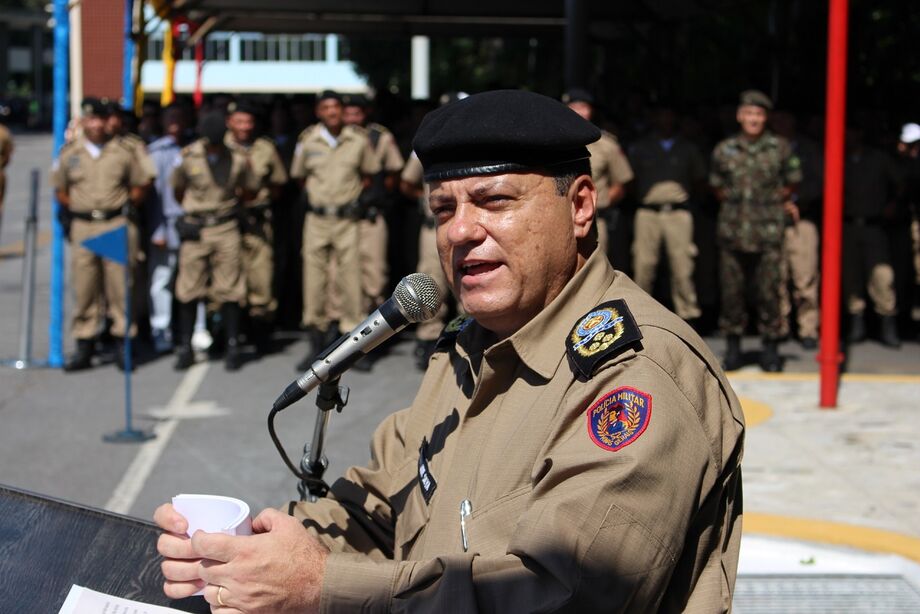 Desde o mês passado, o governo vem nomeando servidores militares em cargos estratégicos do Ministério da Saúde.