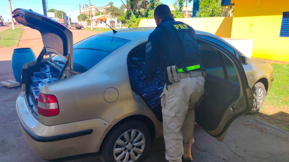 O suspeito, o carro e o contrabando foram encaminhados para a Polícia Federal em Campo Grande