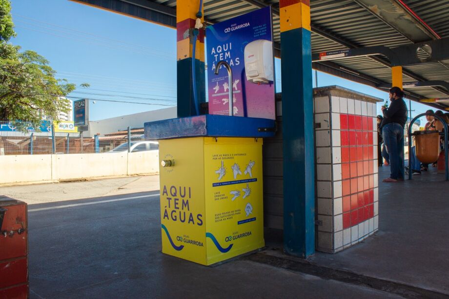 As pias de higienização possuem uma estrutura de concreto e também um dispenser de sabão líquido